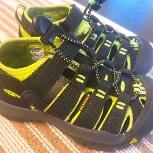 Keen Toddler Waterproof Closed Toe, Rugged, Tough, Rubber Sole Size 10